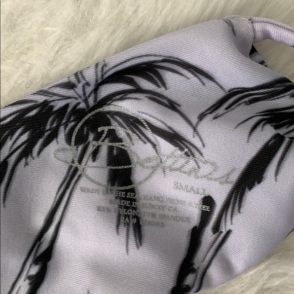 Bikini - Picture 3 of 3